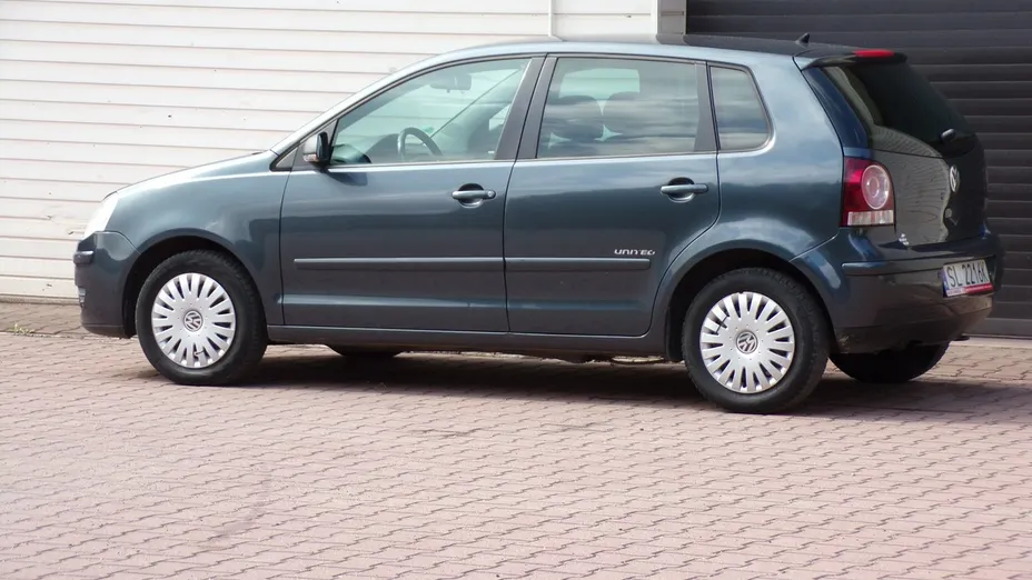 VOLKSWAGEN Polo -