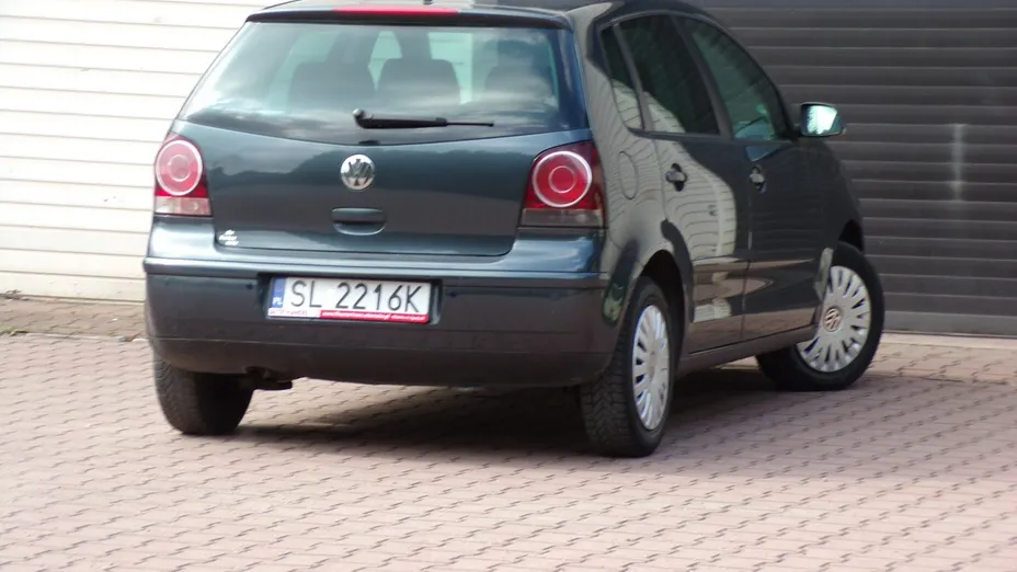 VOLKSWAGEN Polo -