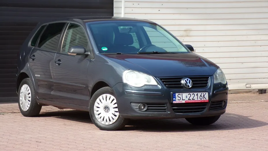 VOLKSWAGEN Polo -