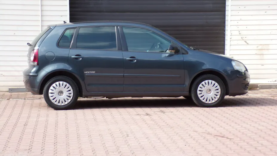 VOLKSWAGEN Polo -