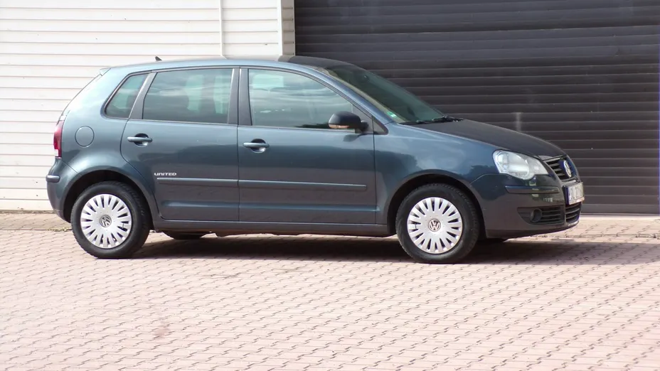 VOLKSWAGEN Polo -