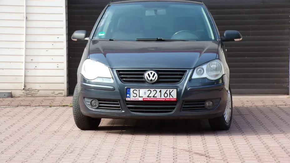 VOLKSWAGEN Polo -