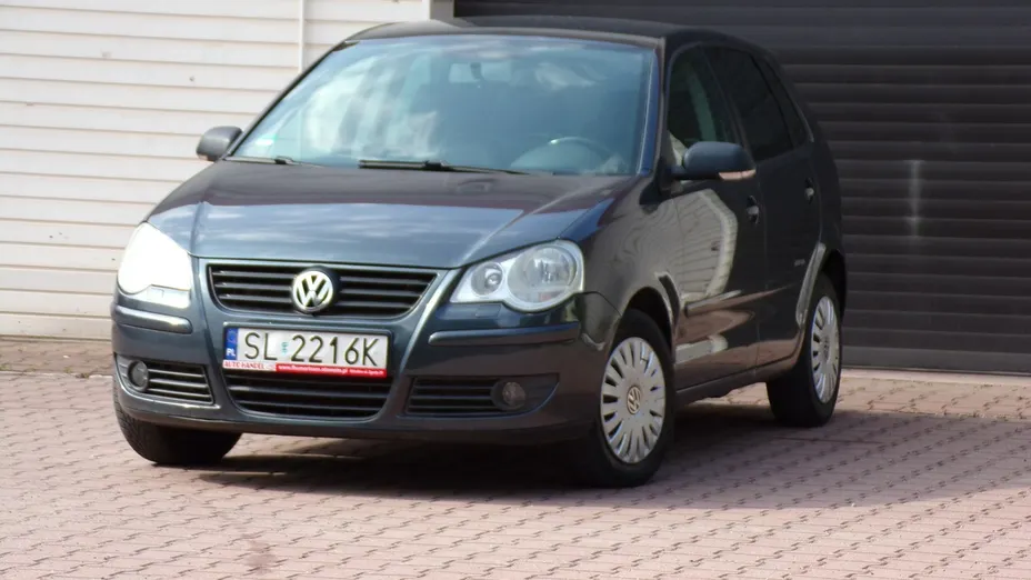 VOLKSWAGEN Polo -
