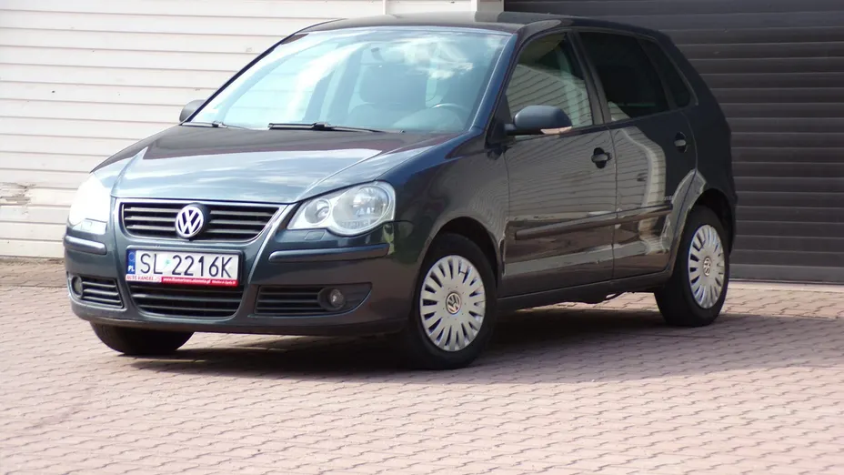 VOLKSWAGEN Polo -