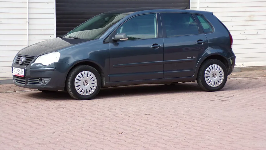 VOLKSWAGEN Polo -
