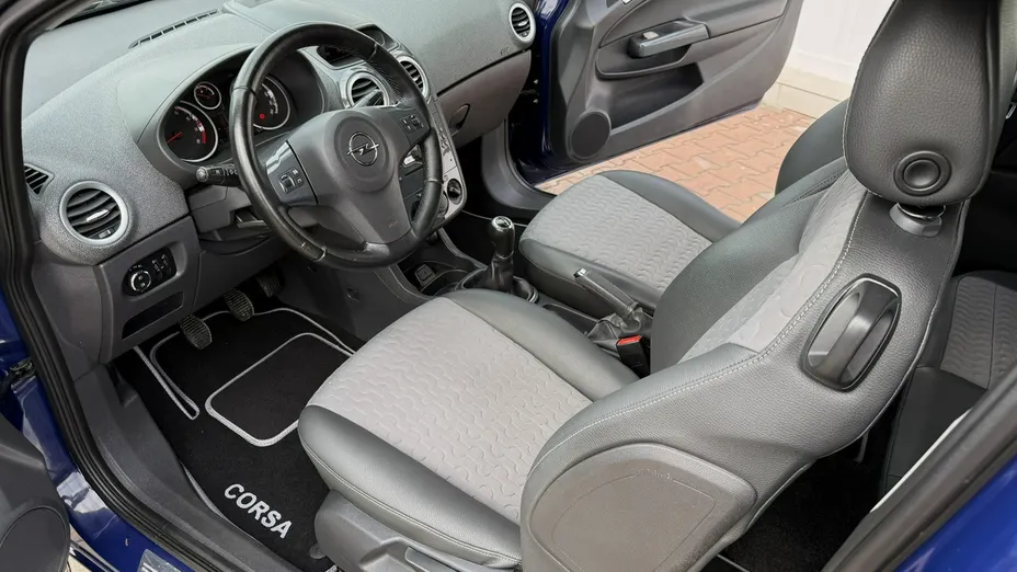 OPEL Corsa -