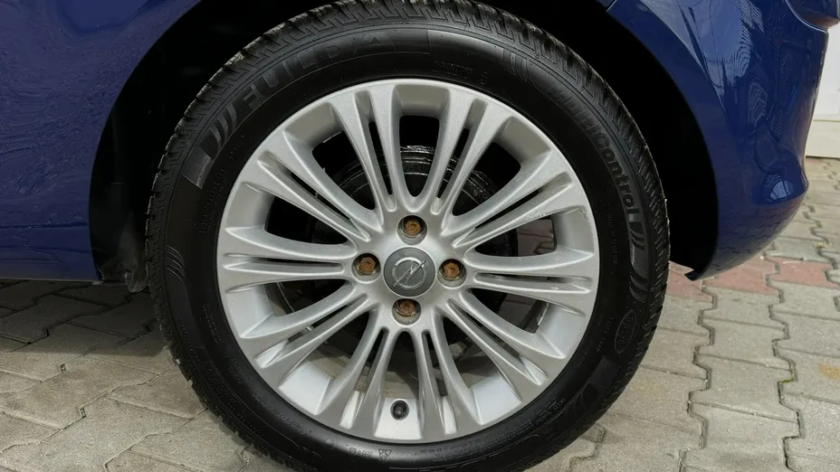 OPEL Corsa -