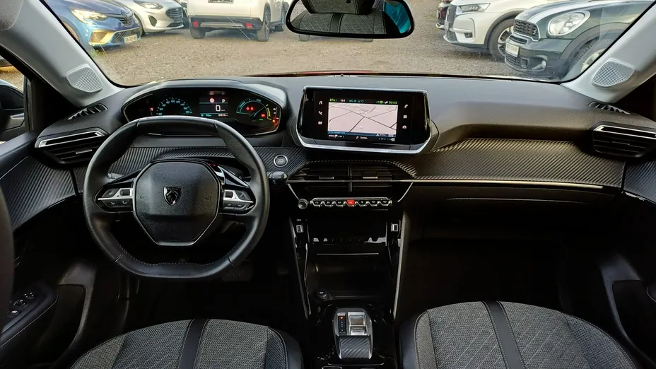 PEUGEOT 208 -