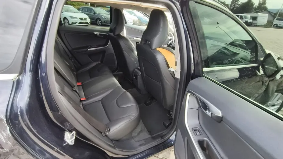 VOLVO XC60 -