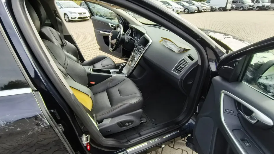 VOLVO XC60 -