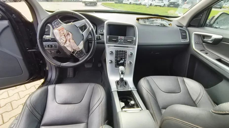 VOLVO XC60 -