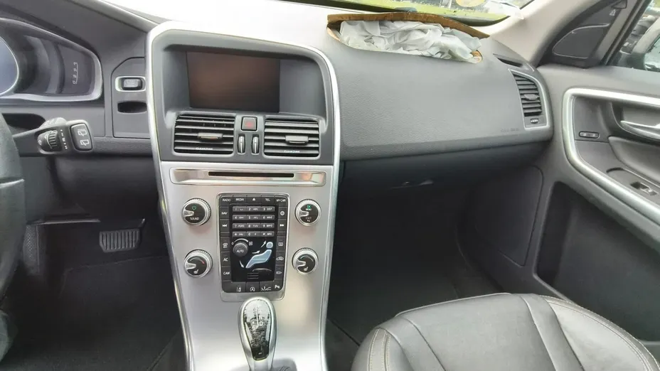 VOLVO XC60 -