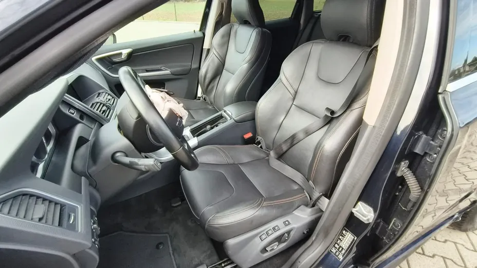 VOLVO XC60 -