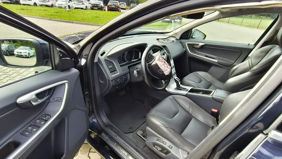 VOLVO XC60 -