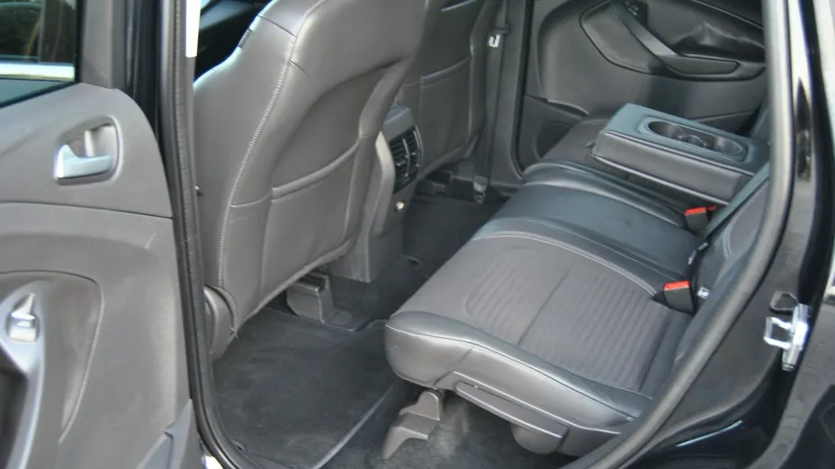 FORD Kuga -