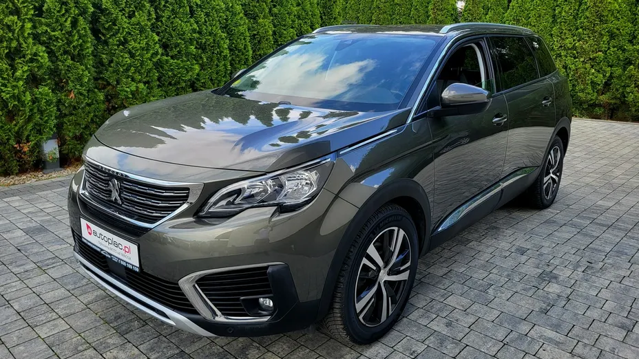 PEUGEOT 5008 -