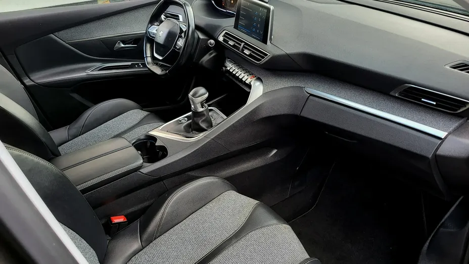 PEUGEOT 5008 -