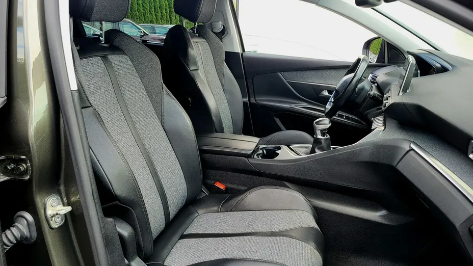 PEUGEOT 5008 -