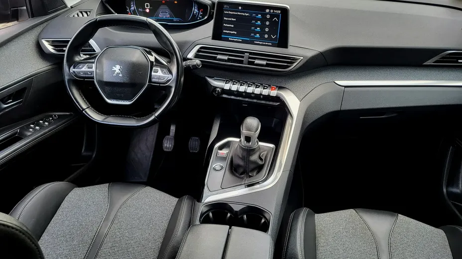 PEUGEOT 5008 -