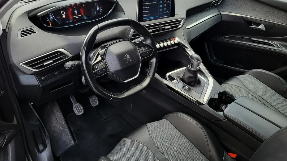 PEUGEOT 5008 -