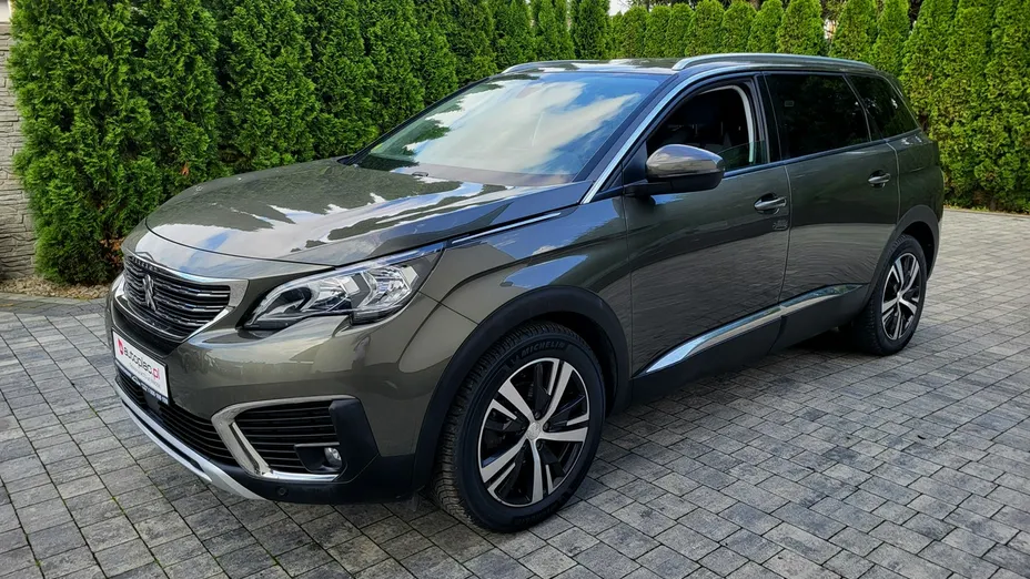 PEUGEOT 5008 -