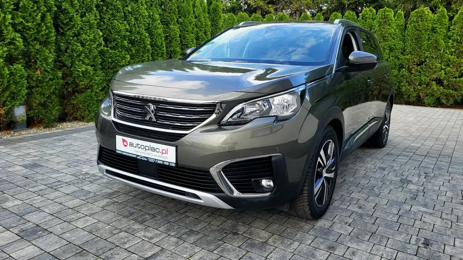 PEUGEOT 5008 -