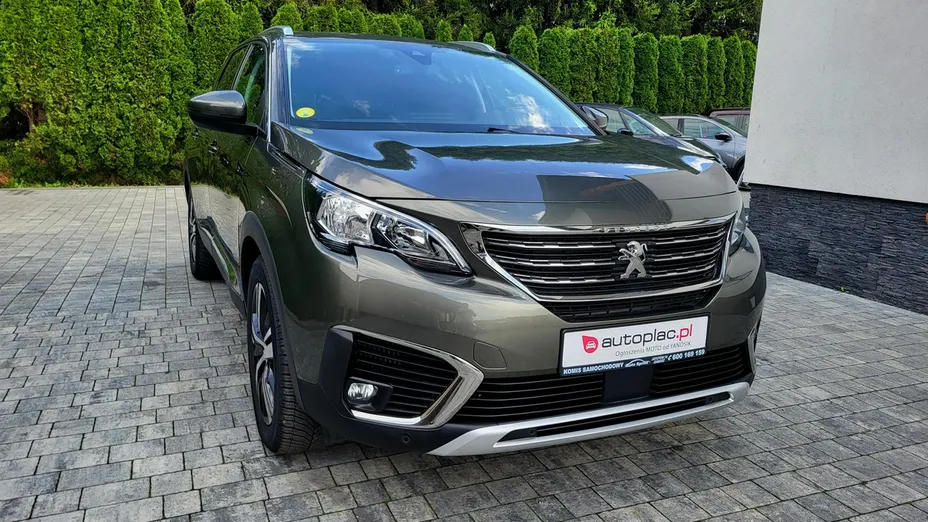 PEUGEOT 5008 -