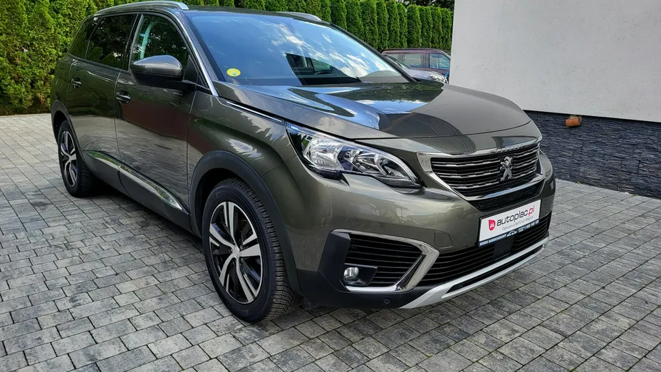 PEUGEOT 5008 -