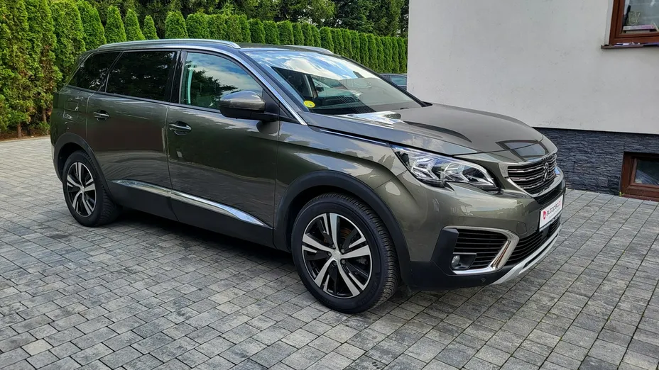 PEUGEOT 5008 -