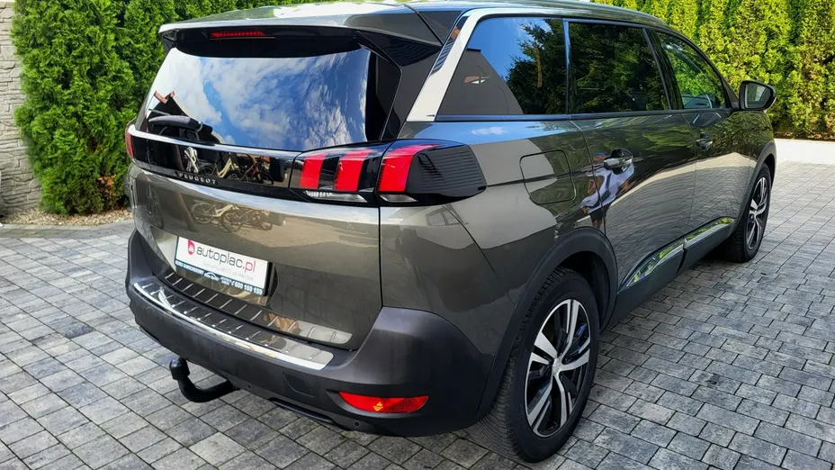 PEUGEOT 5008 -