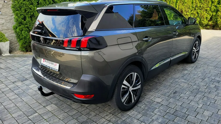 PEUGEOT 5008 -