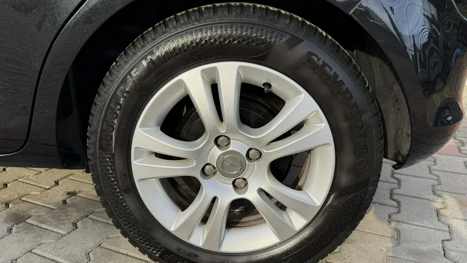 OPEL Corsa -