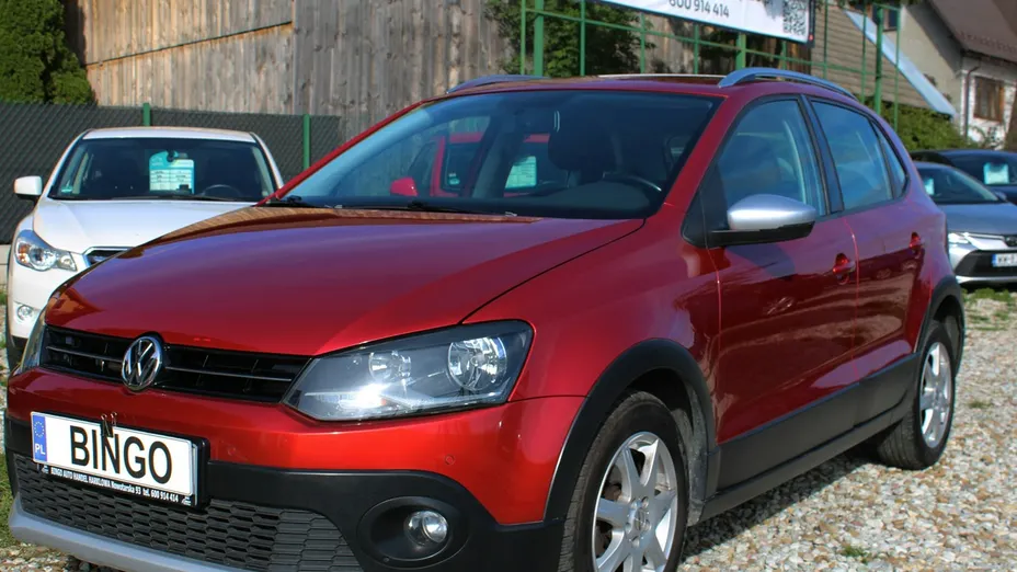 VOLKSWAGEN Polo -