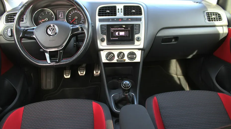 VOLKSWAGEN Polo -