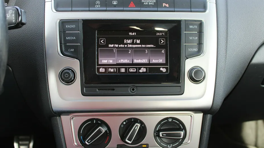 VOLKSWAGEN Polo -
