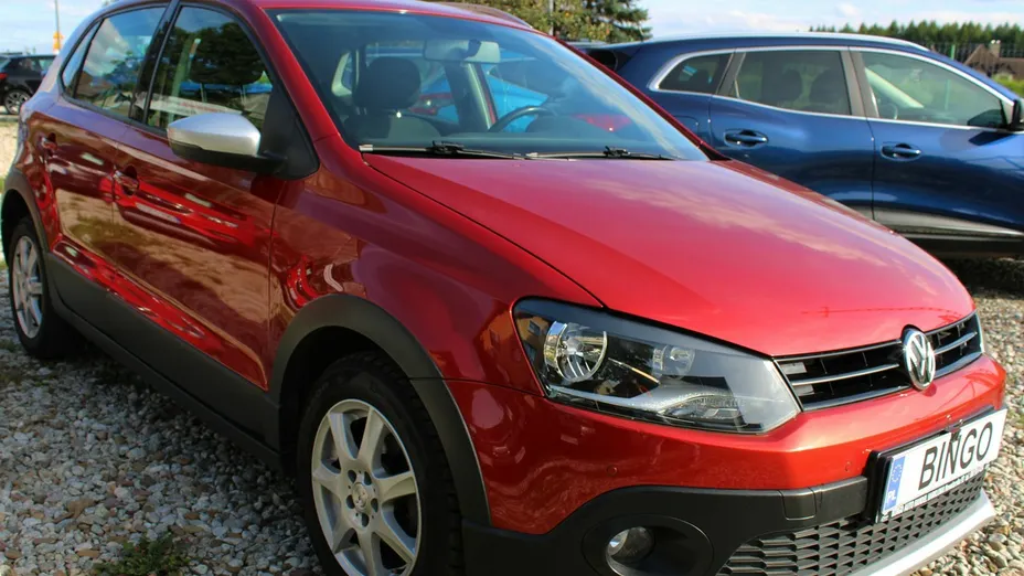 VOLKSWAGEN Polo -
