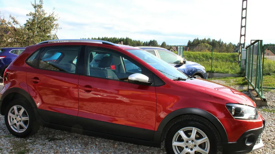 VOLKSWAGEN Polo -