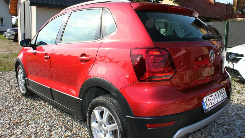 VOLKSWAGEN Polo -