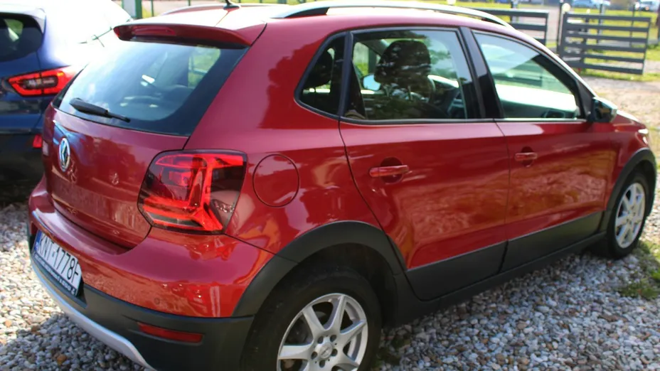 VOLKSWAGEN Polo -