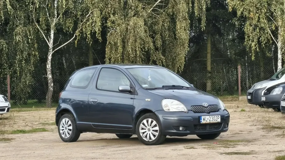 TOYOTA Yaris -