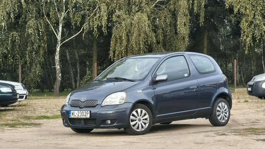 TOYOTA Yaris -