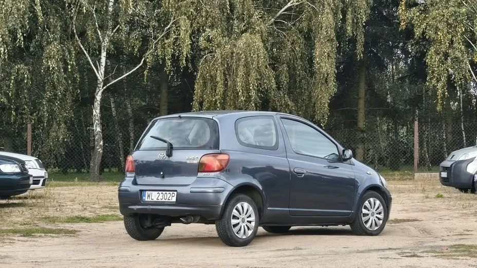 TOYOTA Yaris -