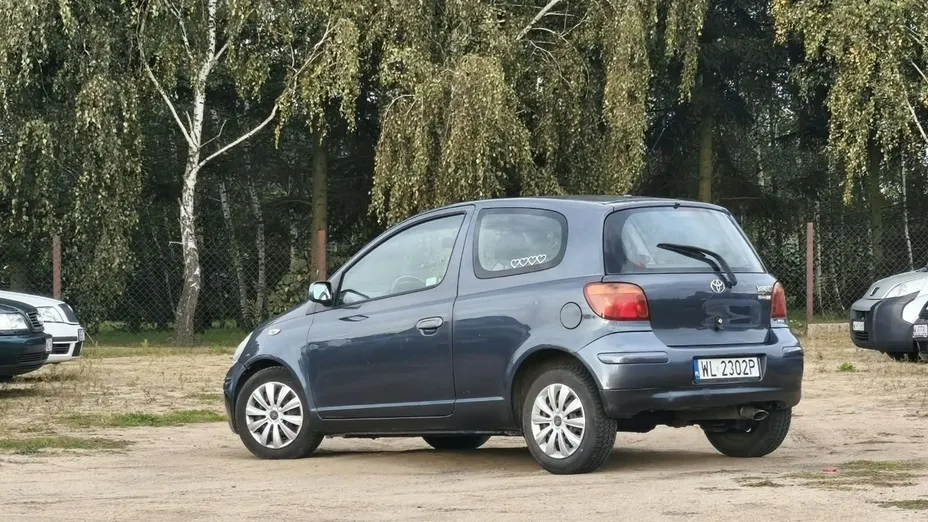 TOYOTA Yaris -
