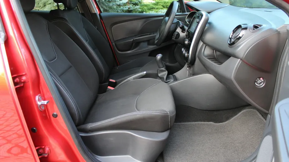 RENAULT Clio -