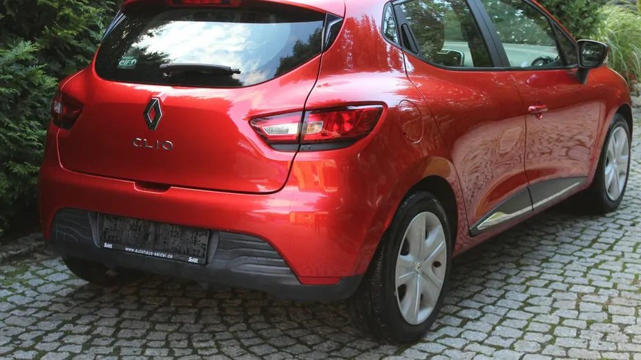 RENAULT Clio -