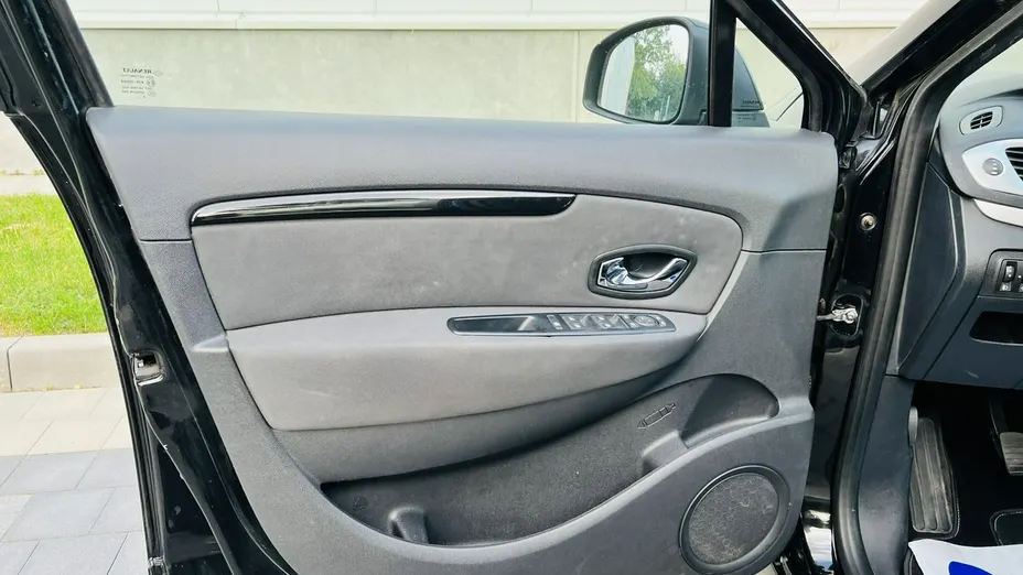 RENAULT Scenic -