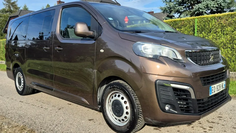 PEUGEOT Traveller -
