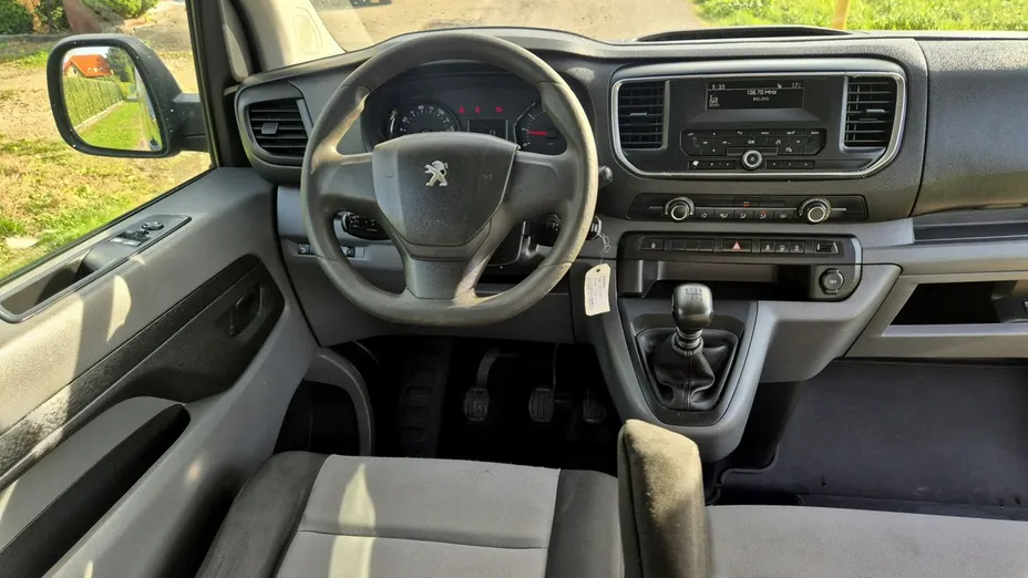 PEUGEOT Traveller -