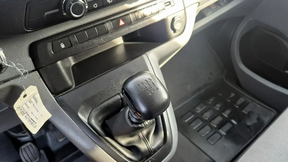 PEUGEOT Traveller -