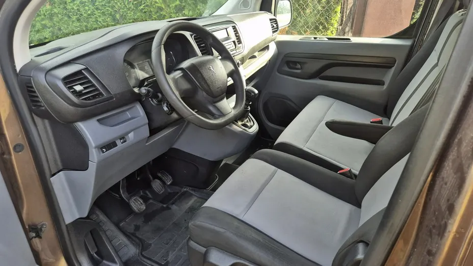 PEUGEOT Traveller -